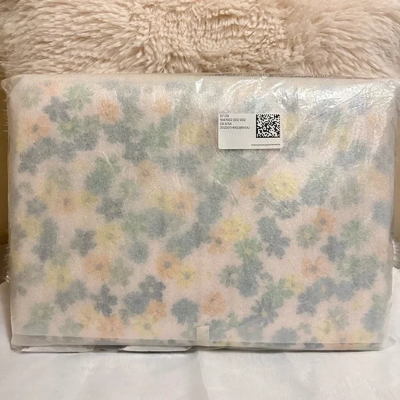 Kate Spade Spencer floral medley universal laptop sleeve - Picture 3 of 7